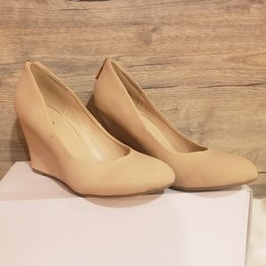 Nude wedge Sz 7 K Studio